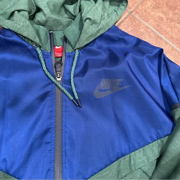 Nike Windbreaker Jacket - Picture 2 of 8